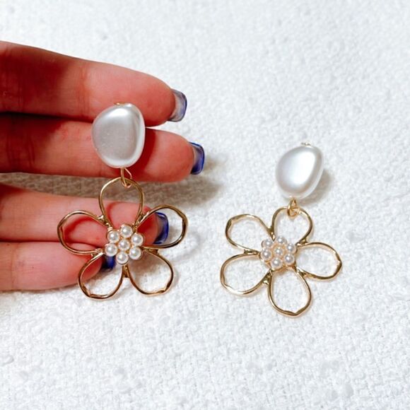 Flower pearl drop earrings M190 - Picture 4 of 5